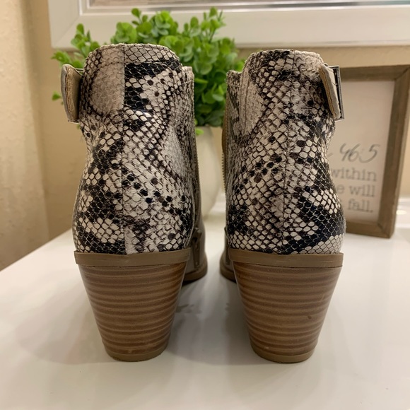 Snake Print cut out Booties - Picture 3 of 4